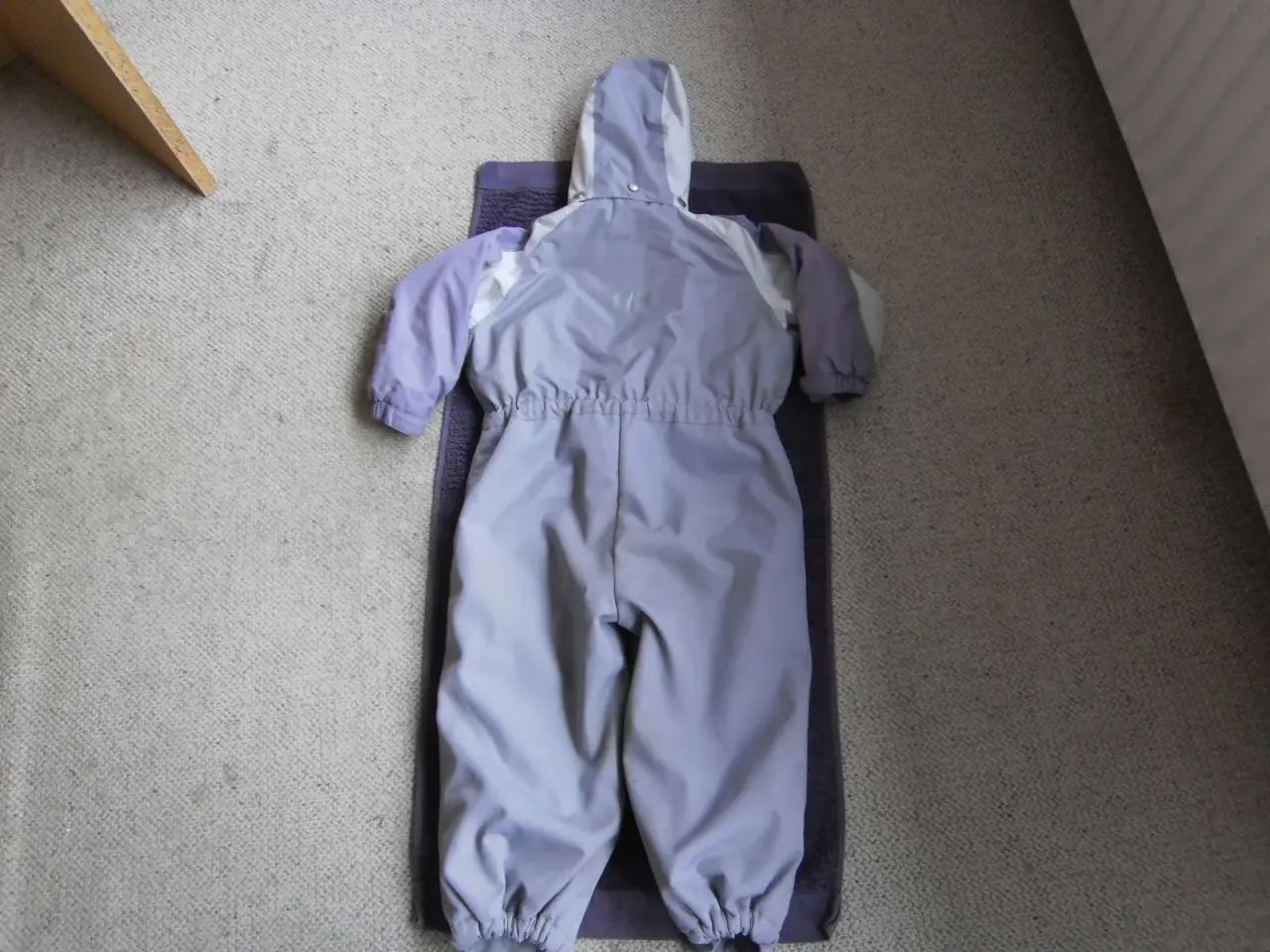 Billede 2 - Flyverdragt, str. 92. Mrk. Helly Hansen