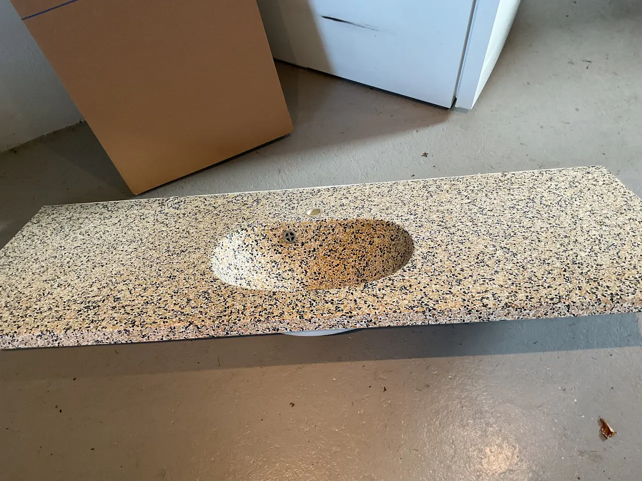 Billede 1 - Terrazzo-bordplade med indbygget vask