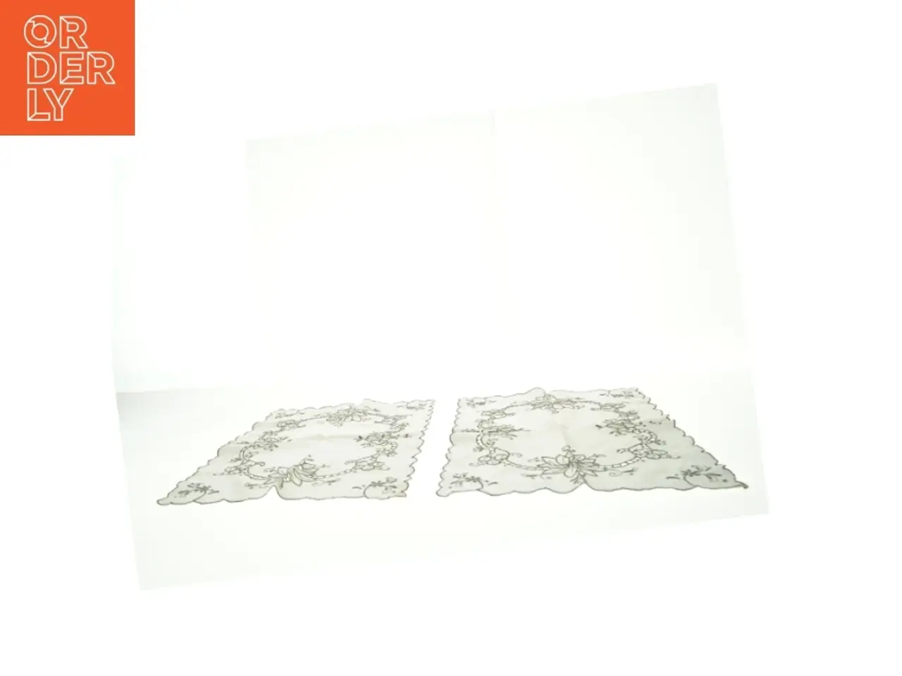 Billede 4 - Broderede duge (str. 47 x 31 cm)