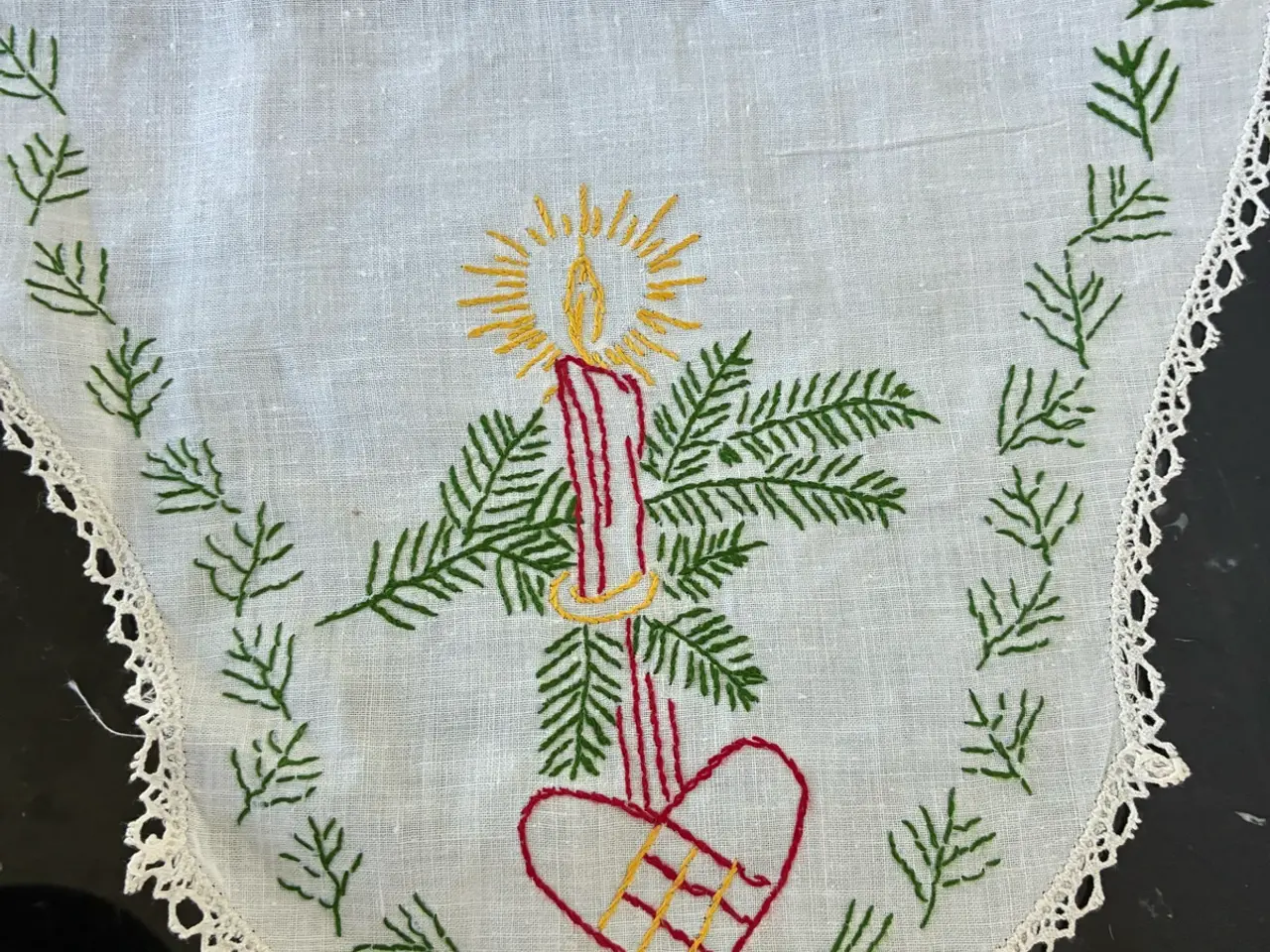 Billede 2 - Retro broderet julebordløber