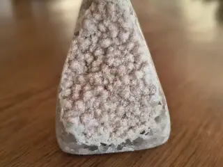 Lys ametyst freeform med druzy