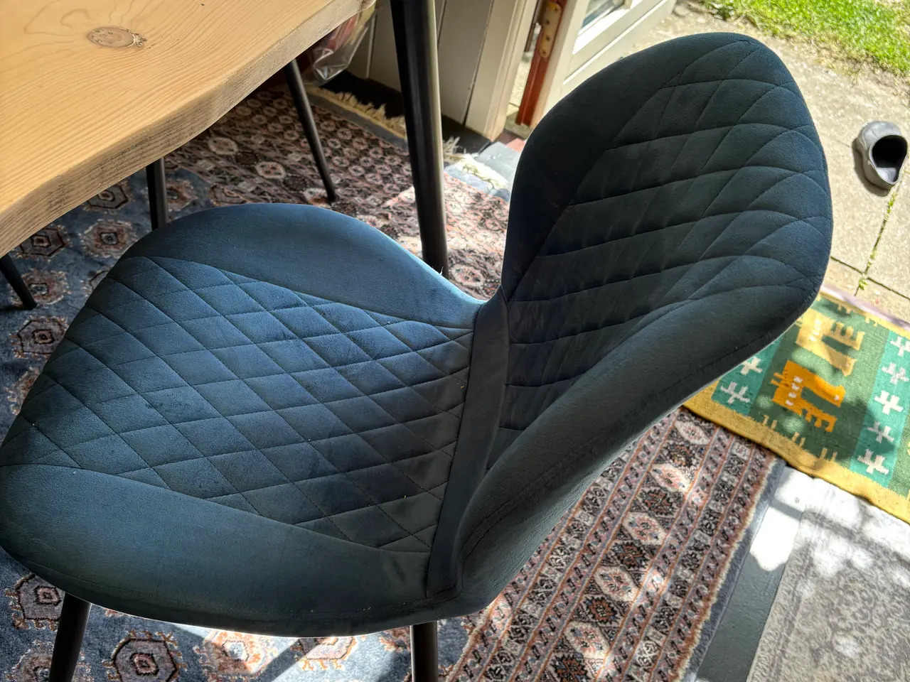 Billede 4 - Spisebord med 6 stole I velour