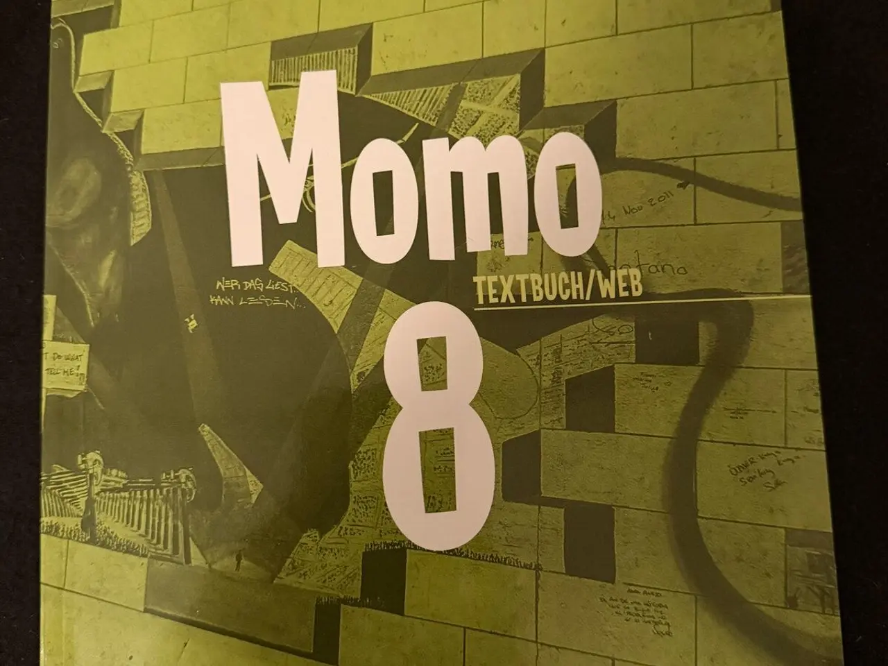 Billede 1 - Momo 8 – Textbuch/Web, tysk 8. klasse (Alinea)