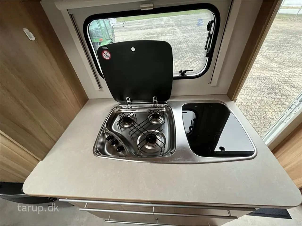 Billede 12 - 2014 - Caravelair Antares Luxe 527   Fortelt: Isabella Commodore Concept, mover, tv-antenne, sidesiddegruppe, kompressor køleskab m/ frostboks, 3 køjer og dobbeltseng