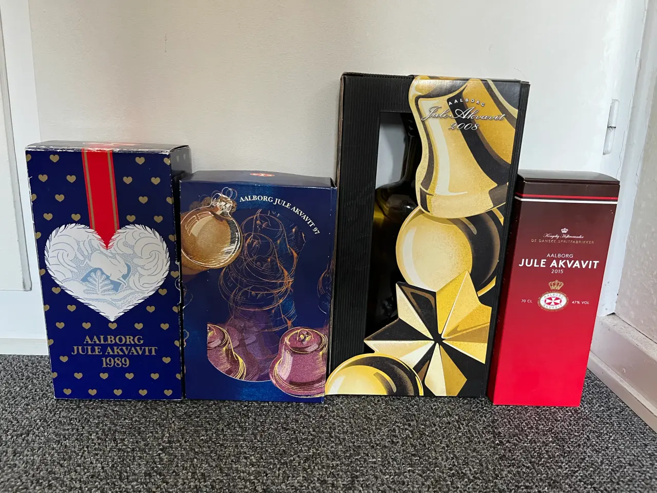 Billede 1 - 4 fl. julesnaps fra 1989,1997, 2008 og 2015