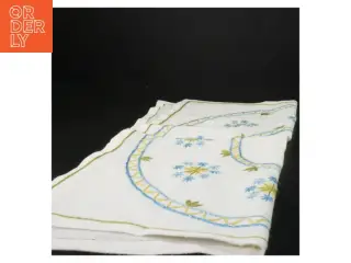 Broderet dug (str. 49 x 49 cm)