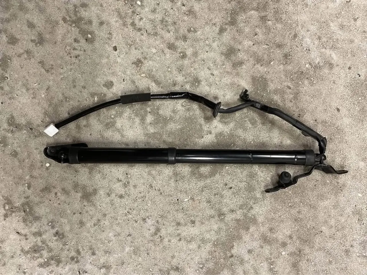 Billede 1 - Rav4 original el bagklap cylinder