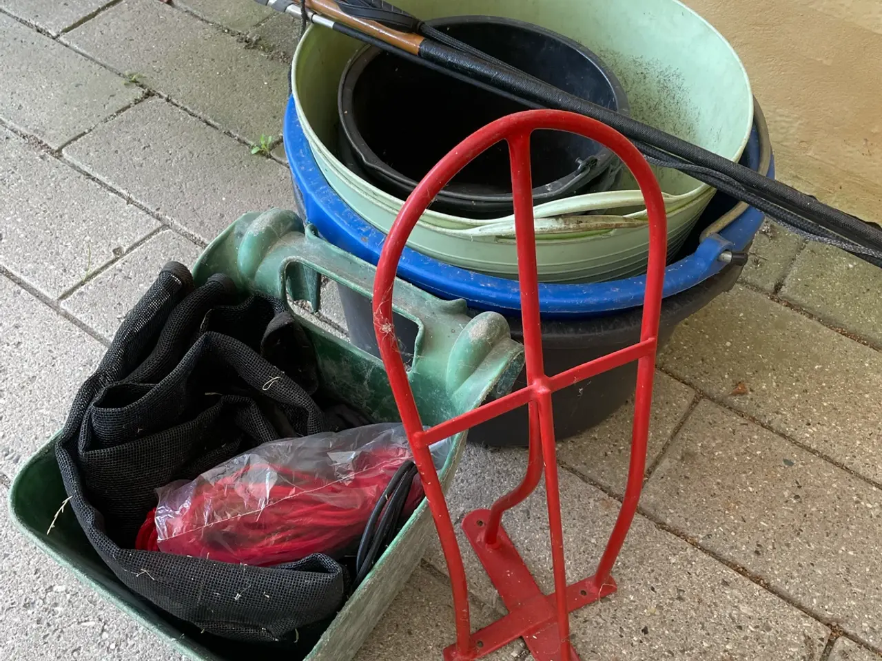 Billede 1 - Bortgives, brugt til hestehold