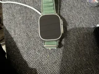 Apple Watch Ultra titanium