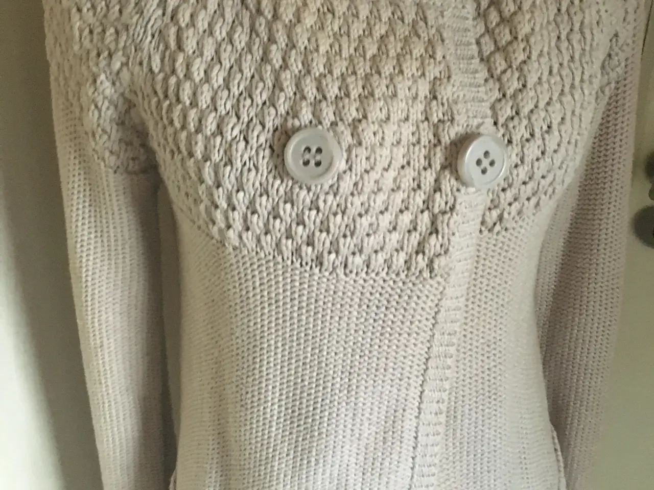 Billede 2 - Helt ny flot Bruuns Bazaar cardigan str. 38 beige