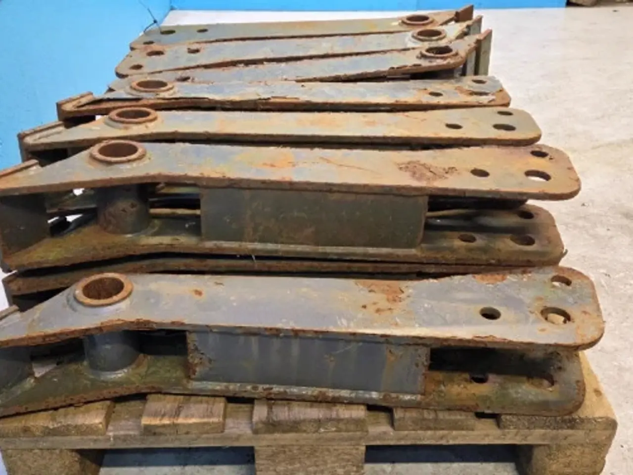 Billede 4 - New Holland B100B Support 87310368 14 Stk