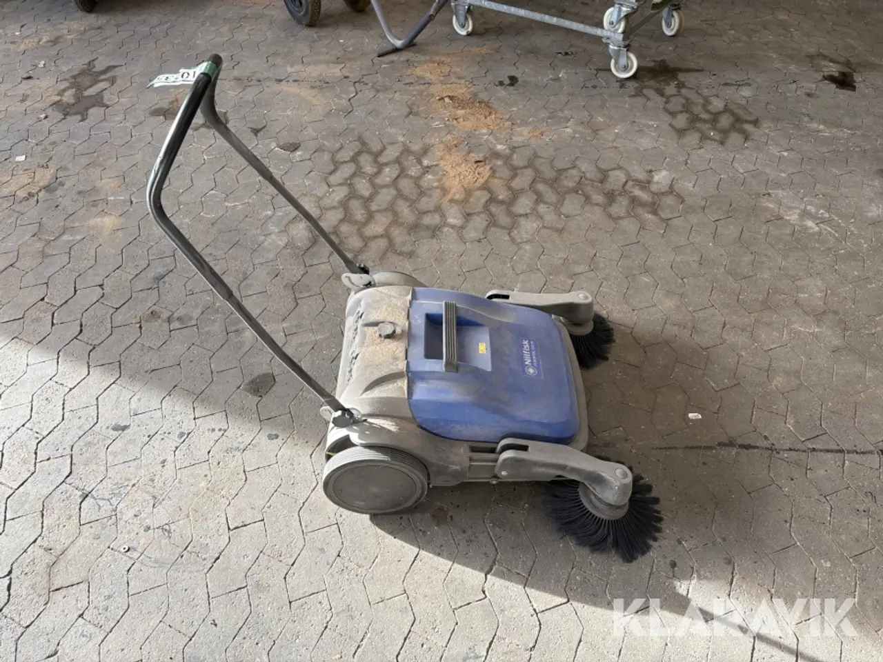 Billede 4 - Fejemaskine Nilfisk Floortech 592M med sidebørster