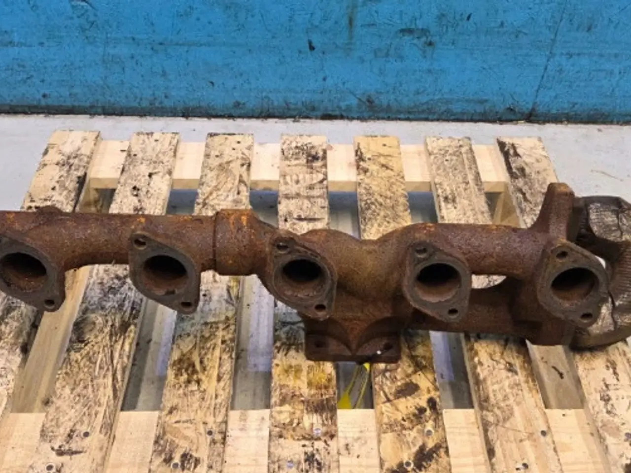 Billede 2 - John Deere 6090HZ003 Udstødningsmanifold R519687