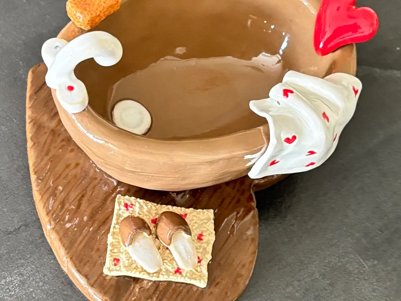Billede 10 - Badekar med pynt og fod i keramik.