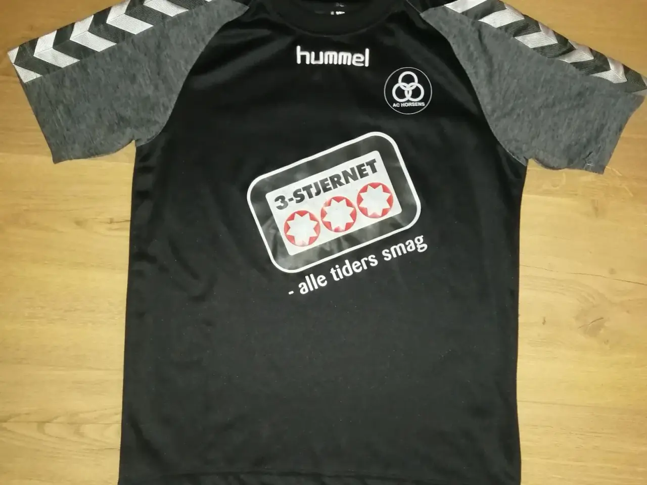 Billede 2 - FLOT AC HORSENS HUMMEL TRØJE, STR S.