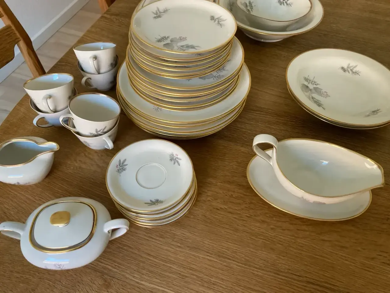 Billede 2 - Karup kaffe-og spisestel