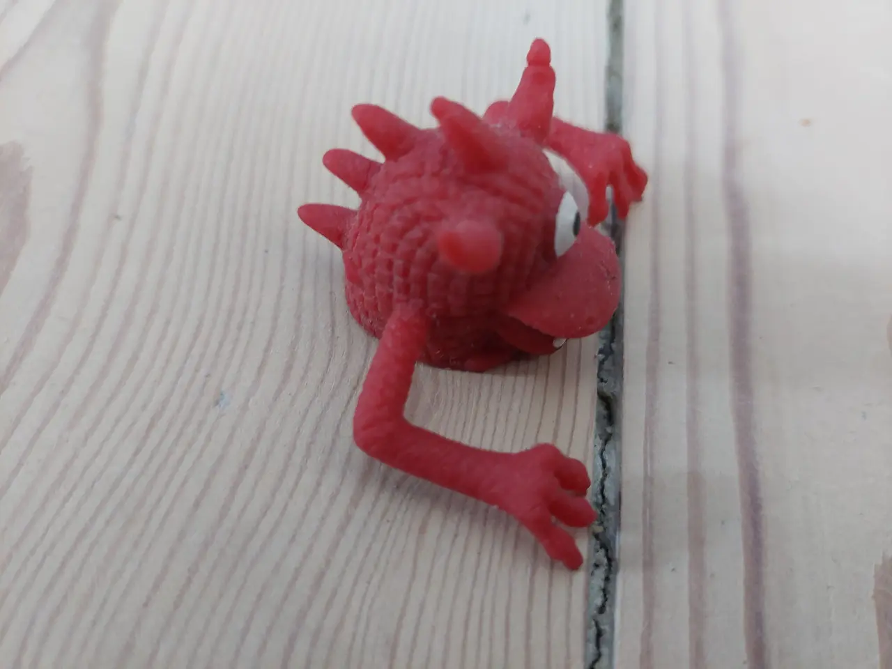 Billede 5 - Vintage Fingermonster i blødt gummi – Retro legetø