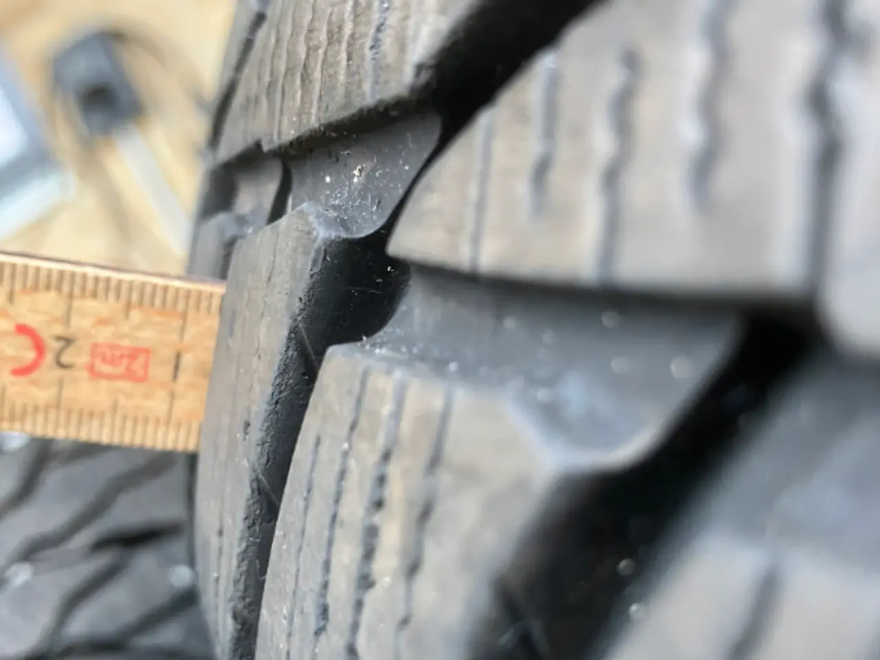 Billede 5 - Kumho vinterdæk, kun kørt en vinter (7 mm mønster)