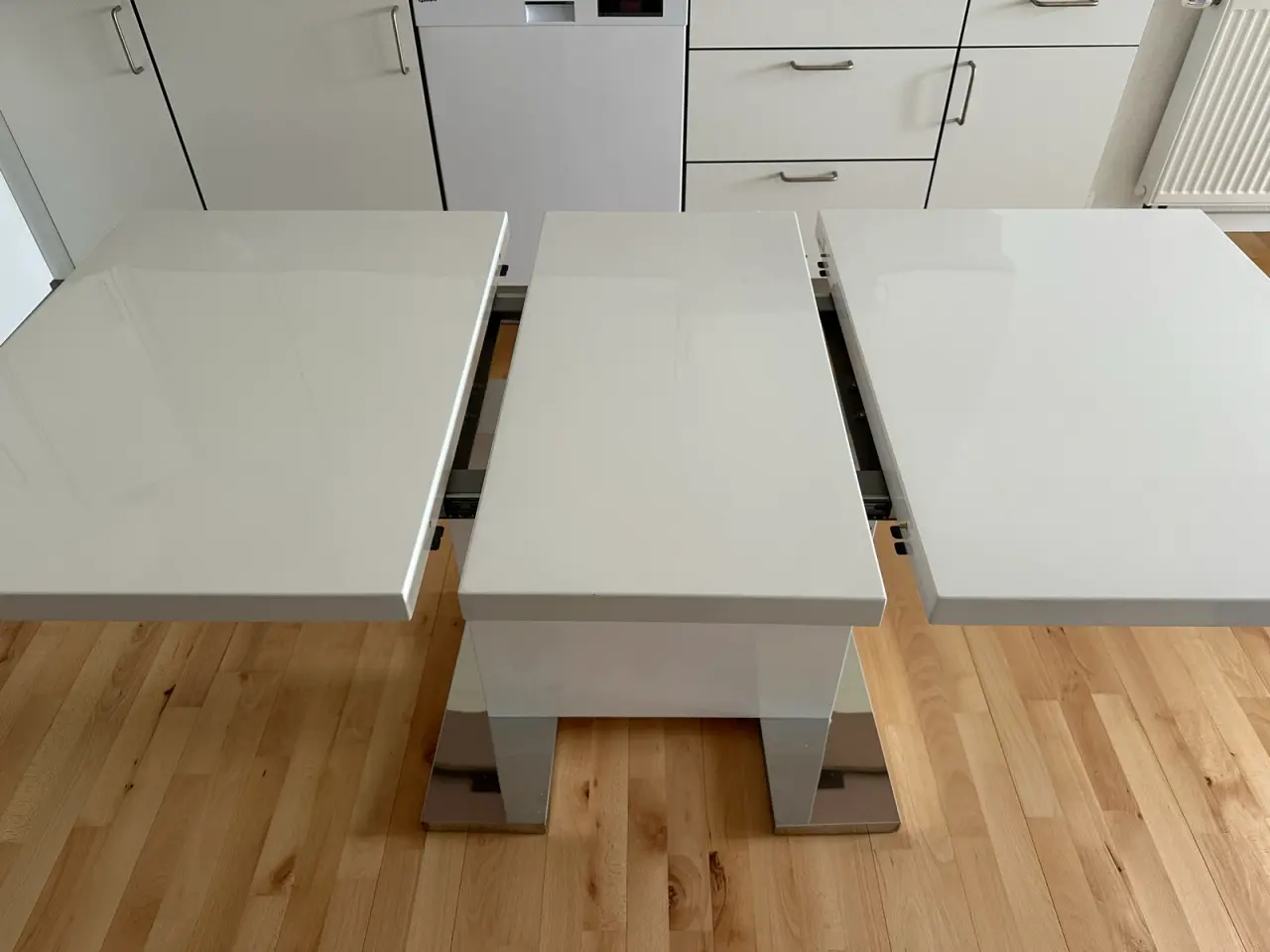 Billede 8 - Justerbart spisebordssæt - bord + 4 stole