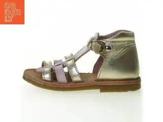 Sandaler fra Dpam (str. 25)