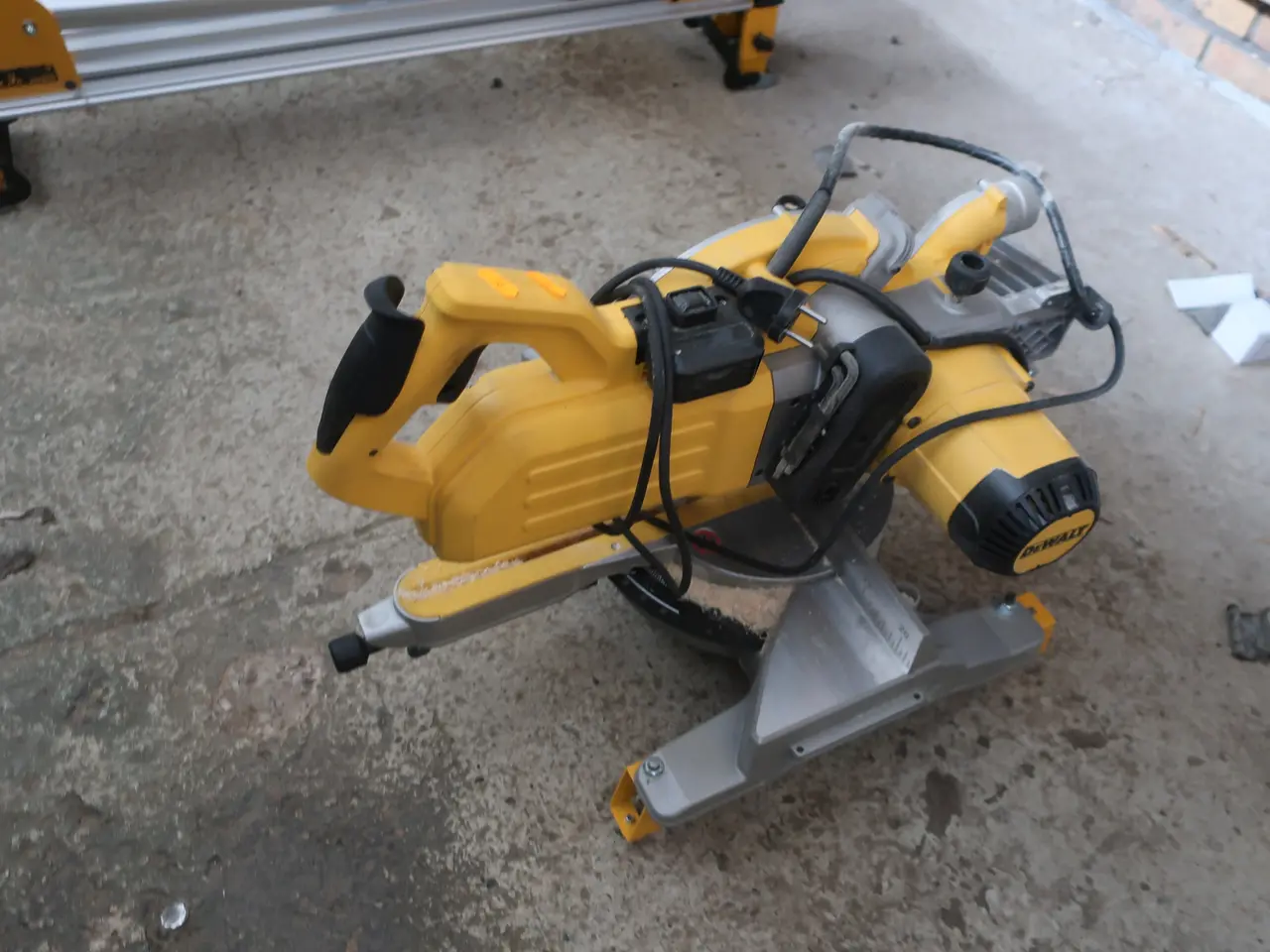 Billede 3 - Kap-/geringssav DEWALT DWS778-QS