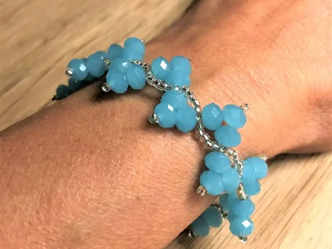 Billede 4 - HÅNDSYET ARMBÅND - glasperler