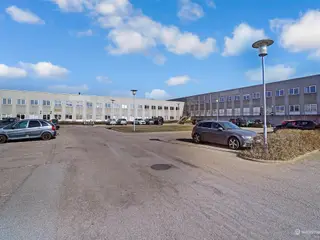 Flot og fleksibel ejendom på Industrivej 51 i Roskilde til kontor.