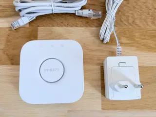 Philips Hue Bridge 2.1 inkl. kabler - perfekt stan