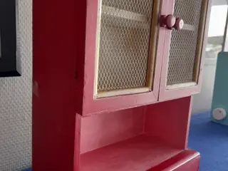 Gammelt charmerende flueskab