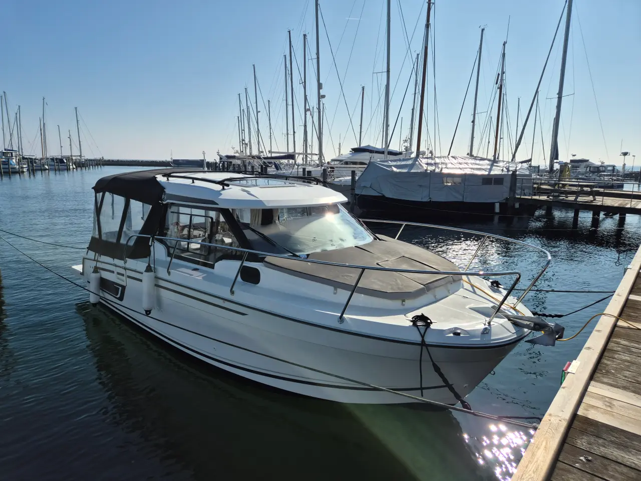 Billede 1 - Jeanneau 795, 200hk, som ny, 2022
