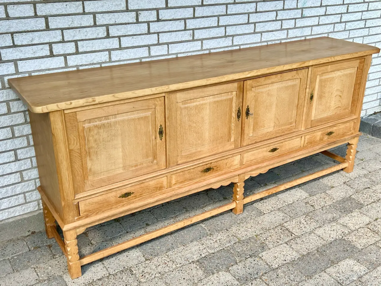 Billede 12 - Lav skænk i eg – designklassiker af H. Kjærnulf