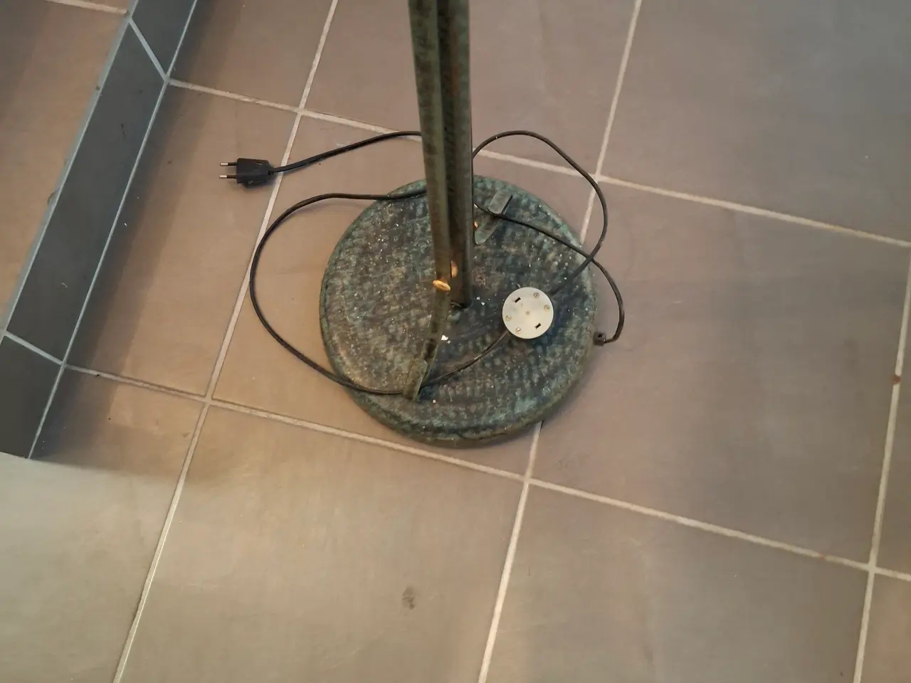 Billede 3 - Gammel standerlampe,ikke antik.