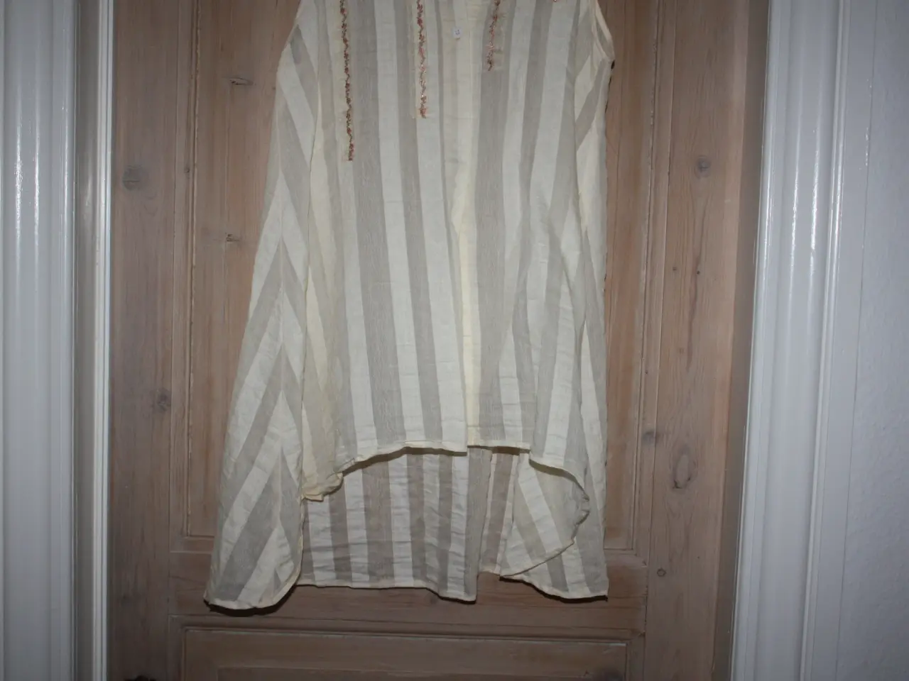 Billede 3 - Lang Bluse / cardigan Tarp str. S 75% Bomuld 25