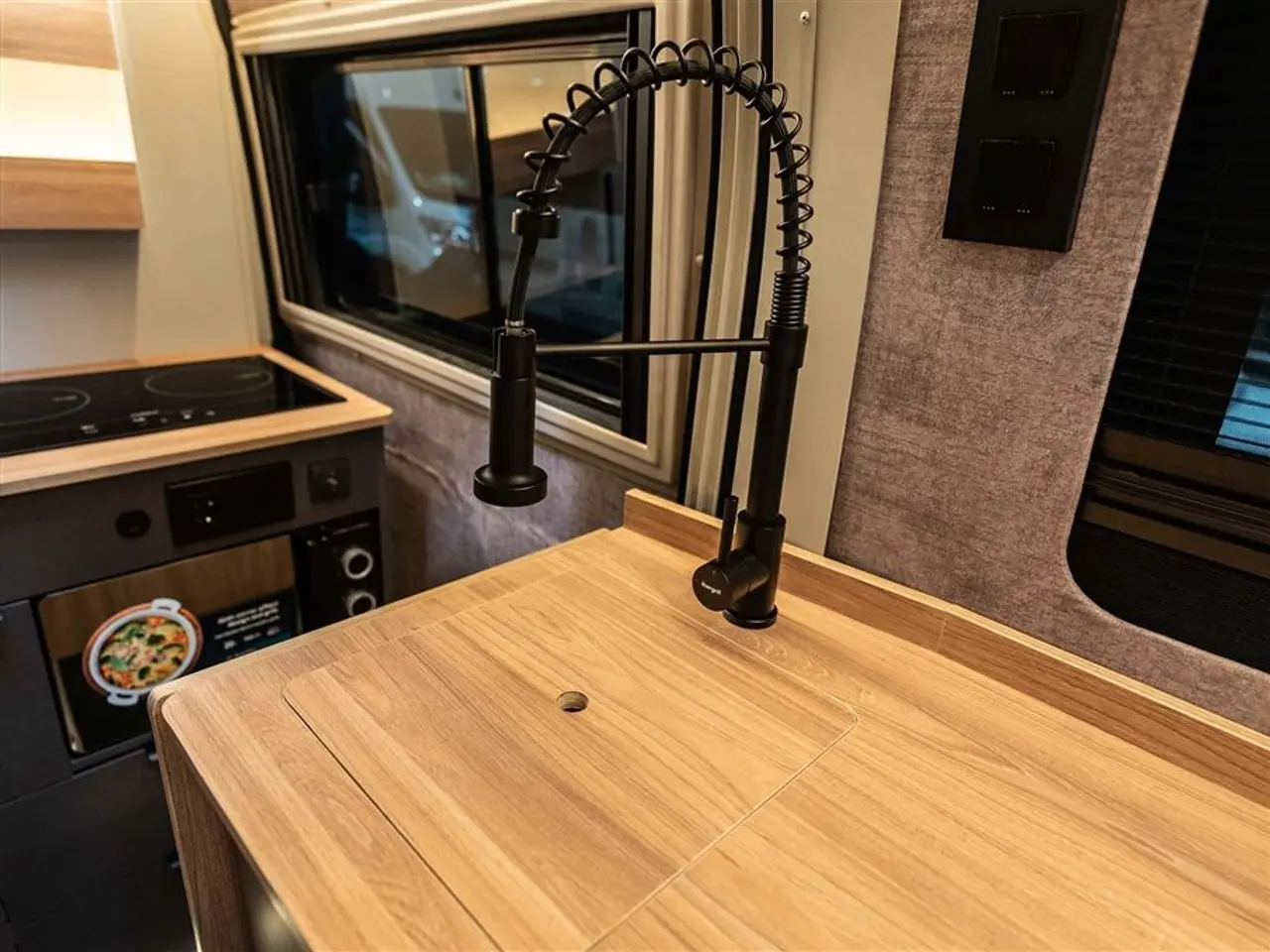 Billede 10 - 2027 - Nomade Nation Space S STEALTH VAN MED LOUNGE I SKANDINAVISK DESIGN