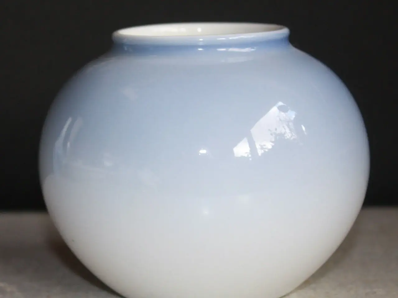 Billede 5 - Vase med sommerfugle fra Royal Copenhagen