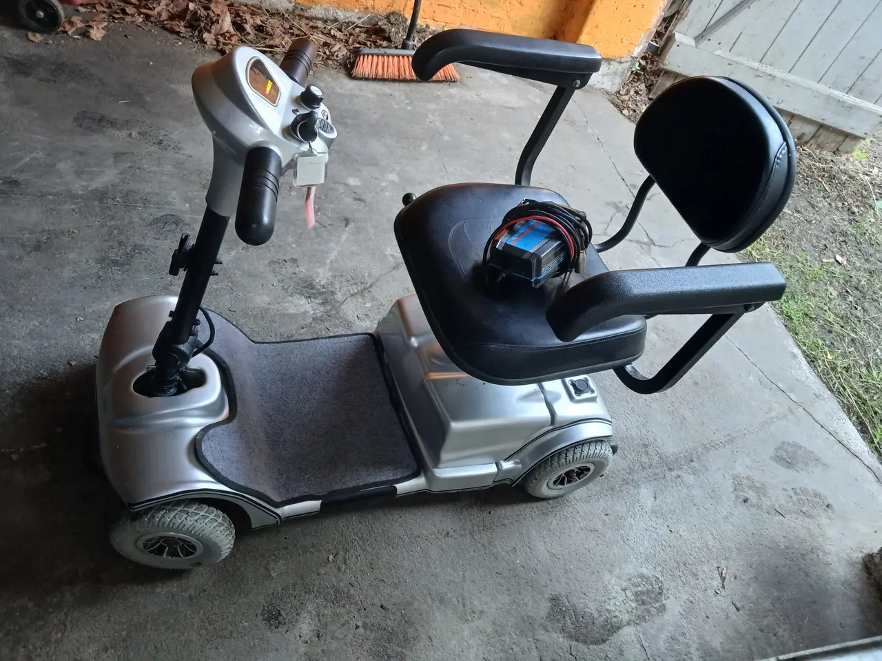 Billede 4 - Lille 4 hjulet el-scooter