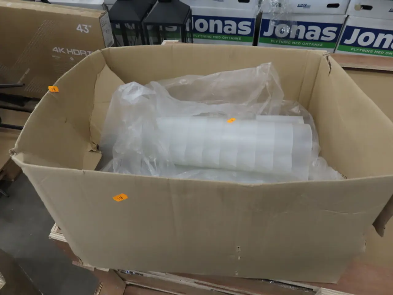 Billede 1 - Kasse med plast-ølkander