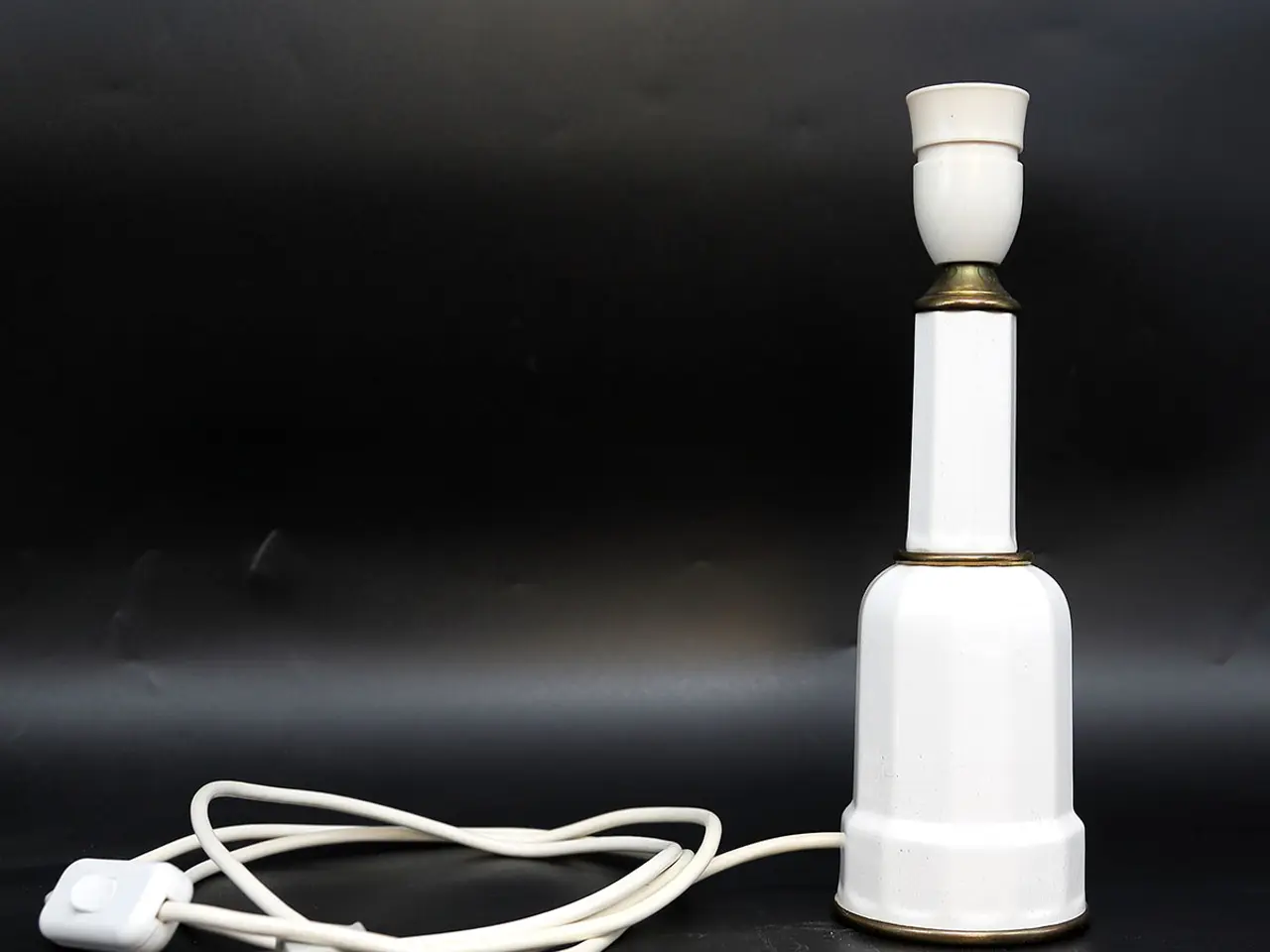 Billede 3 - Heiberg bordlampe i hvidt porcelæn og messing