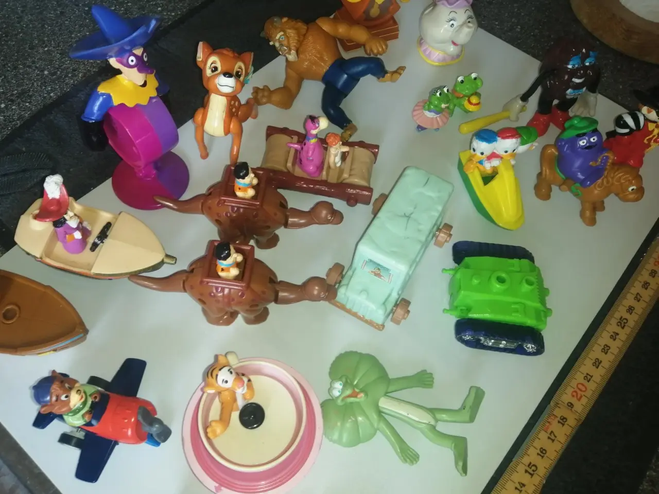 Billede 5 - 23 FIGURER,BL.A. DISNEY, FLINTSTONE, SKØNHEDEN OG