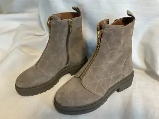 Copenhagen shoes .