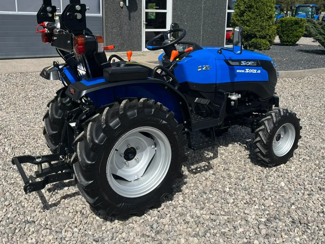 Billede 14 - Solis S26 6+2 Gearmaskine med Servostyring og brede traktorhjul