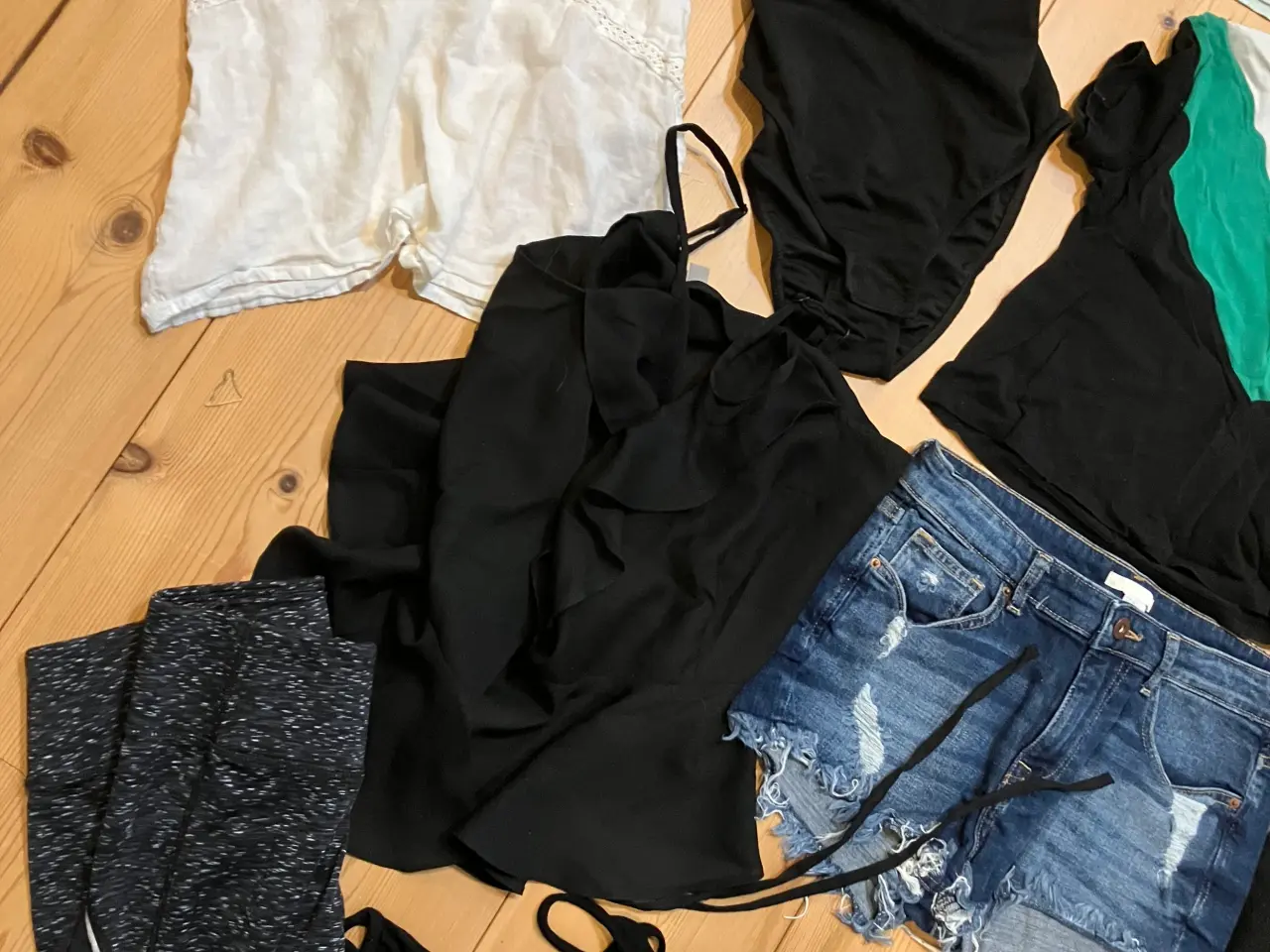 Billede 4 - Bluser, toppe, shorts, bukser mm