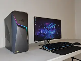 ASUS RGB Gamer PC + 24" Dell UltraSharp Skærm