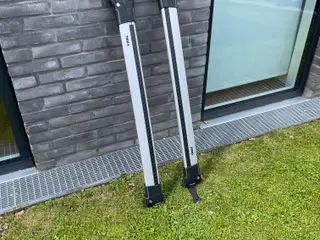Tagbøjle til bil med ræling.