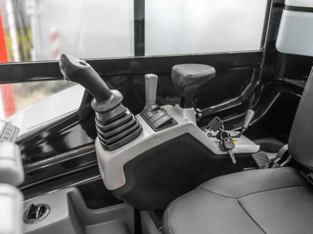 Billede 8 - Bobmaster Ultimate diesel minigraver - 2,7 tons med drejearm og joystick, inkl. skovlsæt