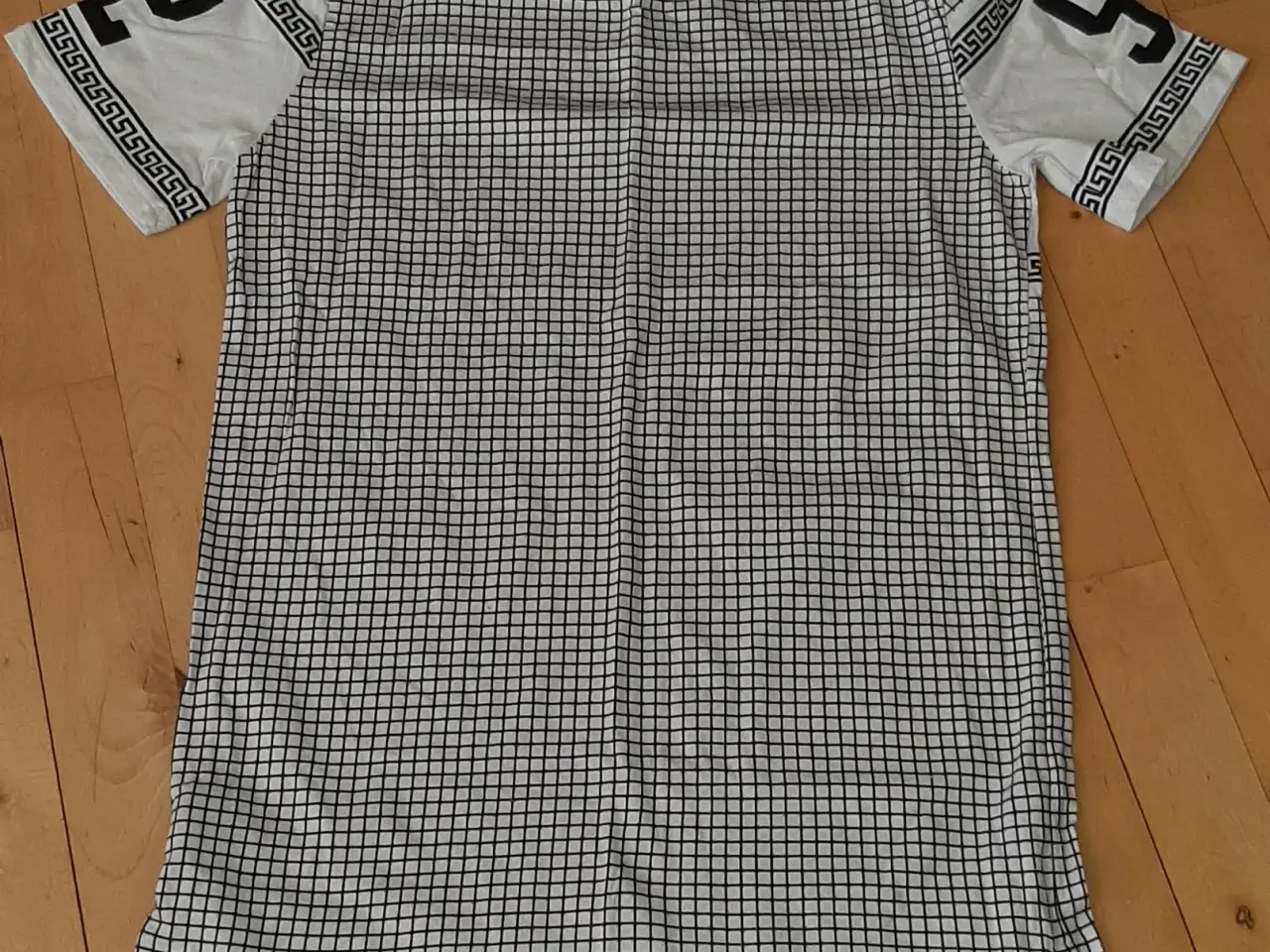 Billede 2 - T-Shirt-Streetware- Lang -Dreng 170/92 (Small/M)