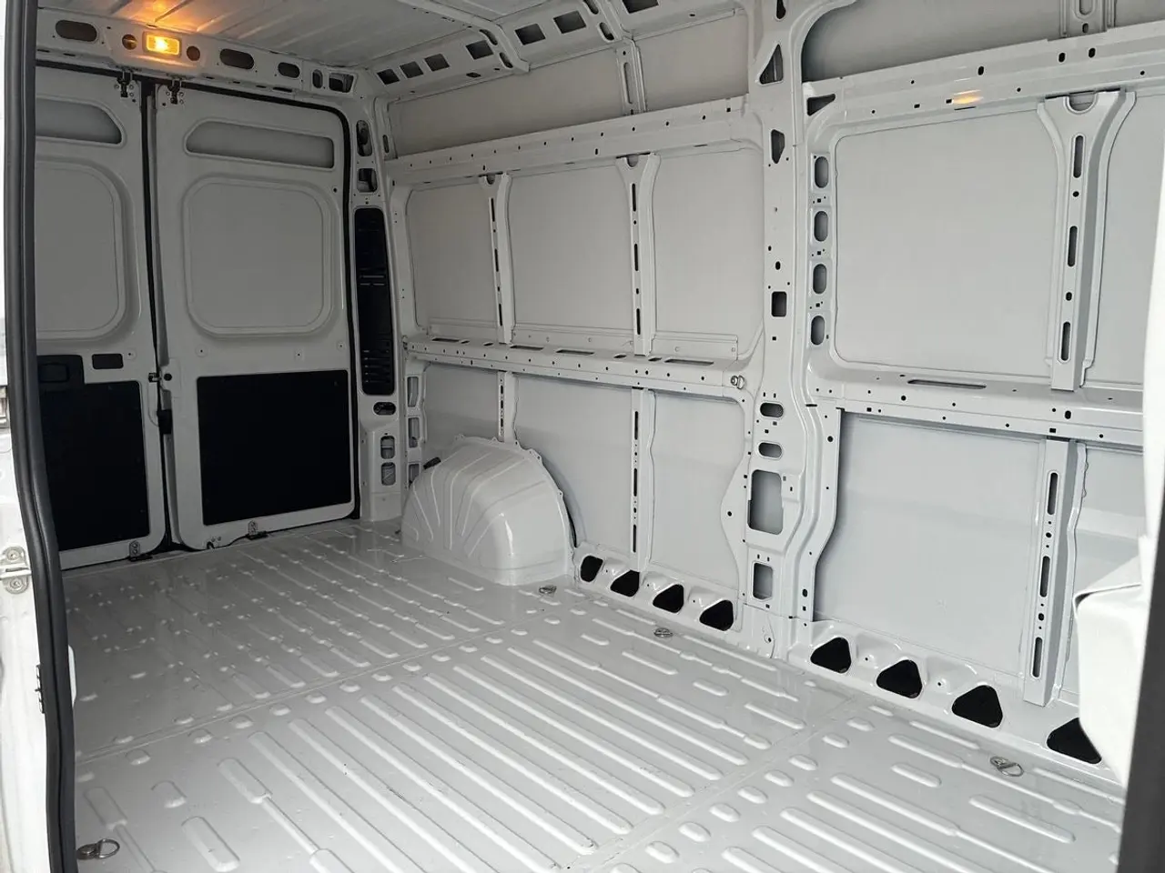 Billede 10 - Fiat Ducato 35 Maxi 2,2 MJT 180 Kassevogn L3H2 Pro+ aut.