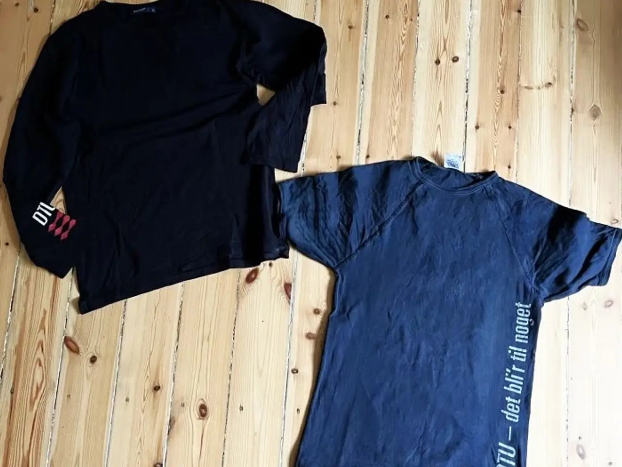 Billede 1 - 2 t-shirts - langærmet og kortærmet - fra DTU