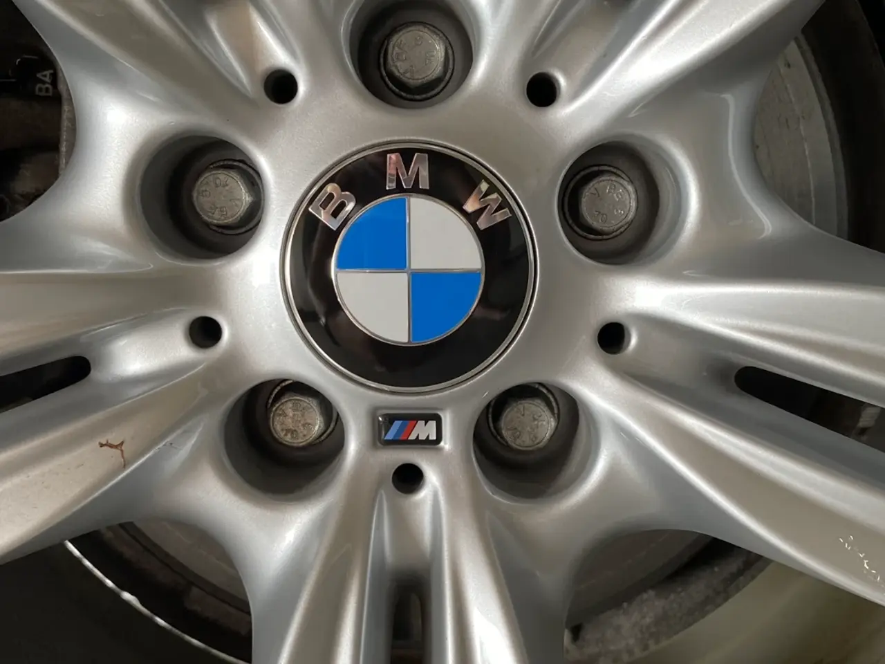 Billede 1 - Bmw center kapsler + M stickers.