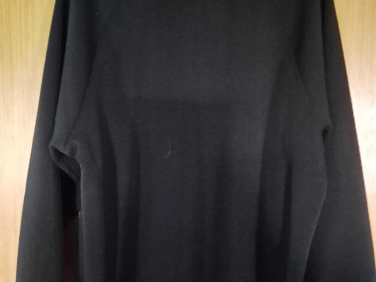 Billede 2 - Sort object bluse